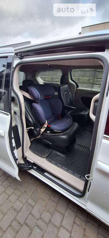 Мінівен Chrysler Pacifica 2019 в Києві