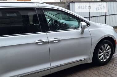 Минивэн Chrysler Pacifica 2019 в 