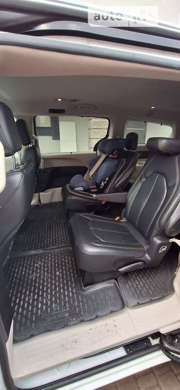 Мінівен Chrysler Pacifica 2019 в Києві