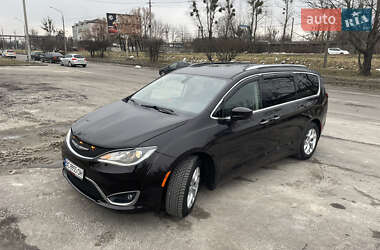 chrysler pacifica 2017 в Львов от профессионального продавца Юрий