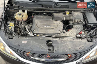 Мінівен Chrysler Pacifica 2017 в Львові фото 8 Мінівен Chrysler Pacifica 2017 в Львові
