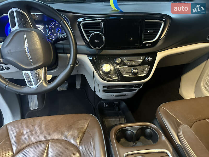 Мінівен Chrysler Pacifica 2016 в Вінниці