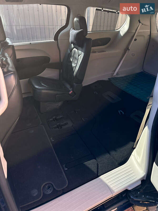 Внедорожник / Кроссовер Chrysler Pacifica 2017 в Ужгороде