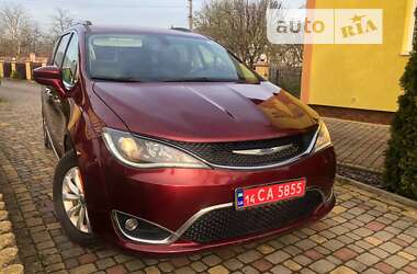 Минивэн Chrysler Pacifica 2019 в Львове