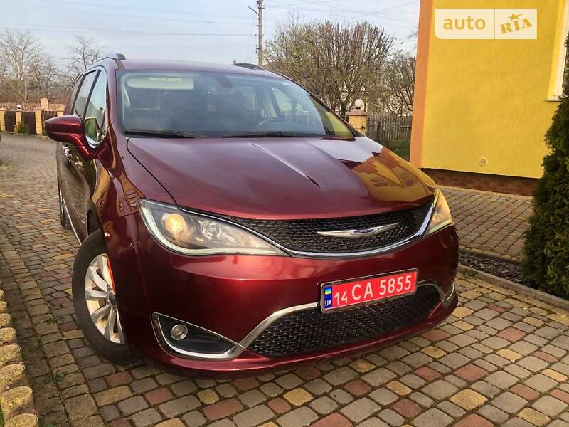 Минивэн Chrysler Pacifica 2019 в Львове