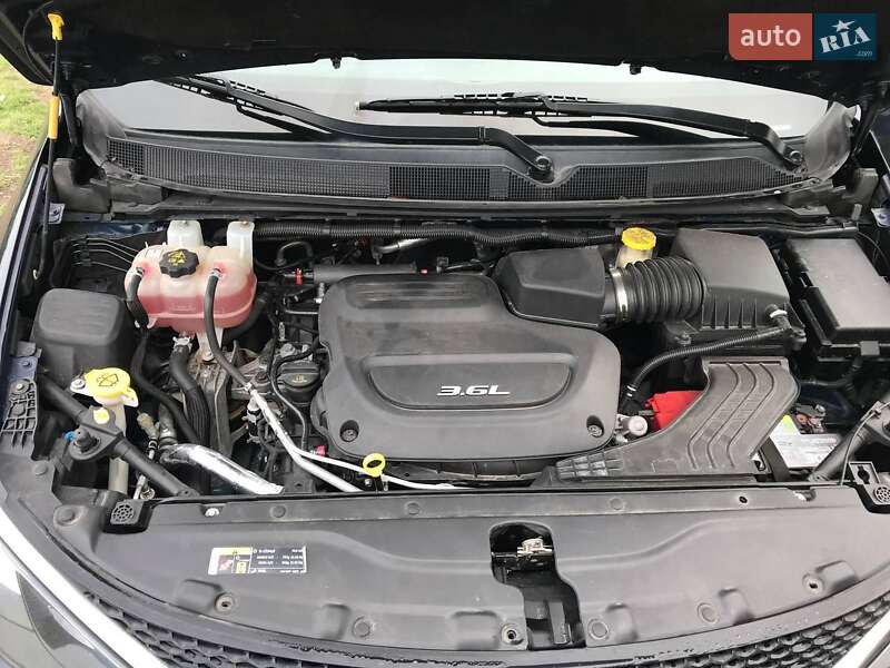 Мінівен Chrysler Pacifica 2016 в Києві