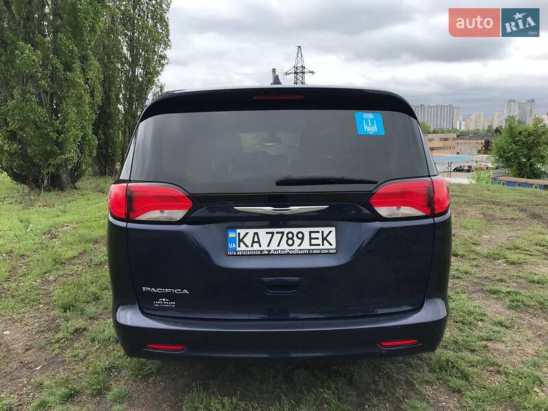 Мінівен Chrysler Pacifica 2016 в Києві