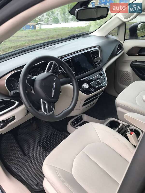 Мінівен Chrysler Pacifica 2016 в Києві