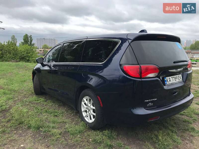 Мінівен Chrysler Pacifica 2016 в Києві