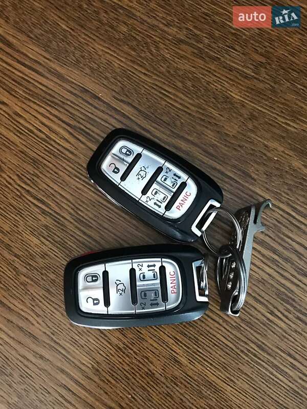 Мінівен Chrysler Pacifica 2016 в Києві