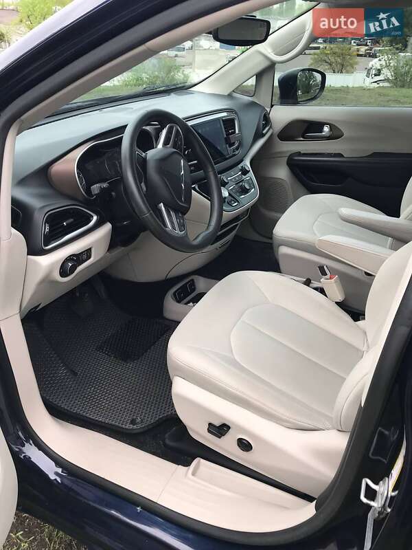 Мінівен Chrysler Pacifica 2016 в Києві