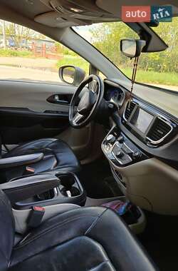 Позашляховик / Кросовер Chrysler Pacifica 2017 в Львові