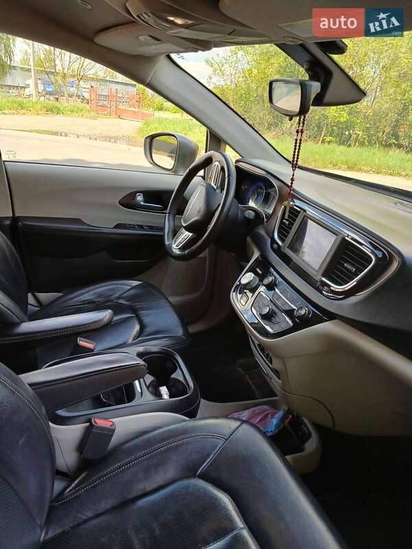 Позашляховик / Кросовер Chrysler Pacifica 2017 в Львові