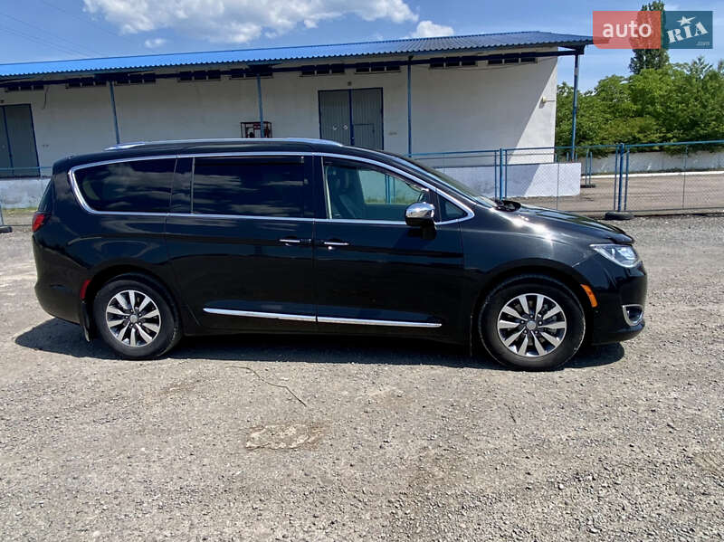 Минивэн Chrysler Pacifica 2020 в Ужгороде
