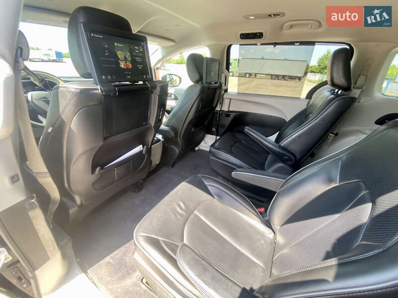Минивэн Chrysler Pacifica 2020 в Ужгороде