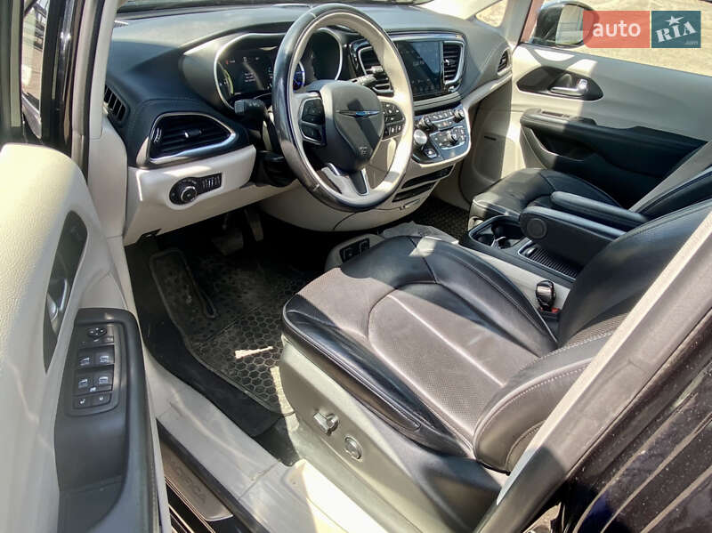 Минивэн Chrysler Pacifica 2020 в Ужгороде