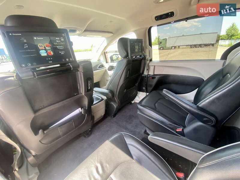 Минивэн Chrysler Pacifica 2020 в Ужгороде