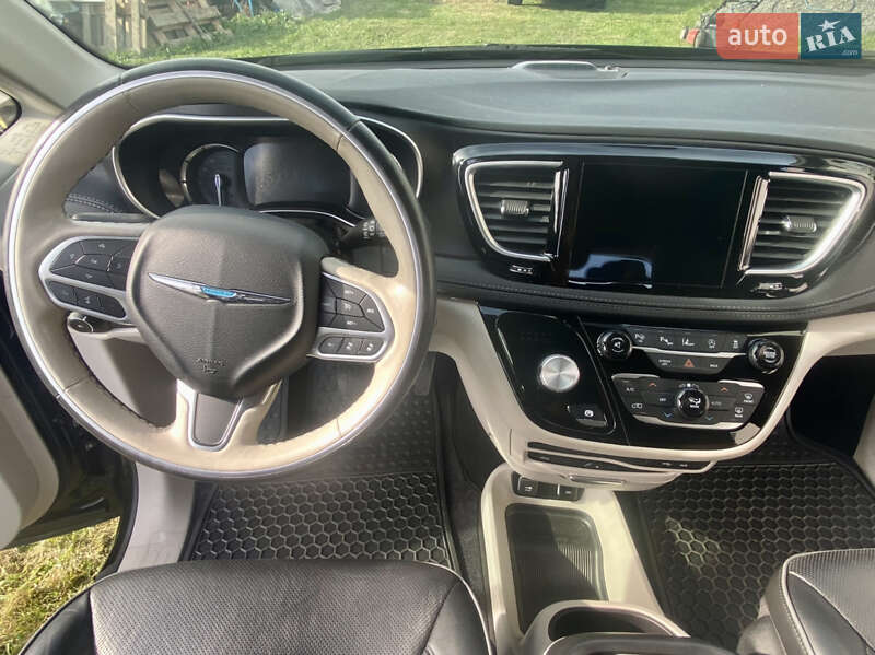Минивэн Chrysler Pacifica 2020 в Ужгороде
