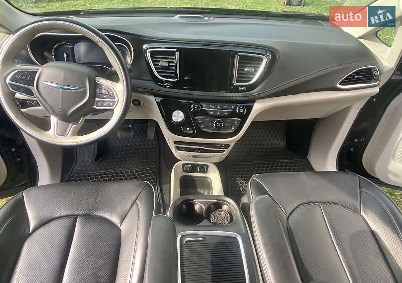 Минивэн Chrysler Pacifica 2020 в Ужгороде