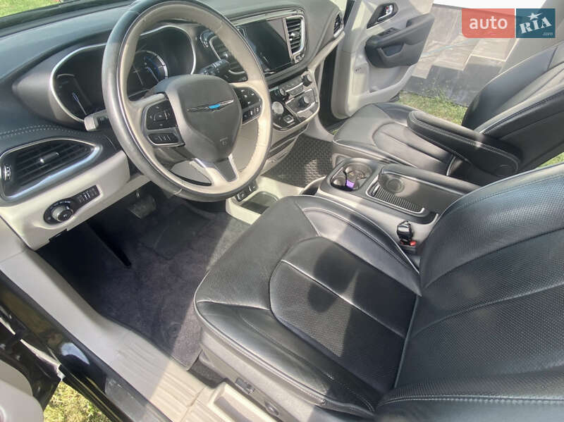 Минивэн Chrysler Pacifica 2020 в Ужгороде