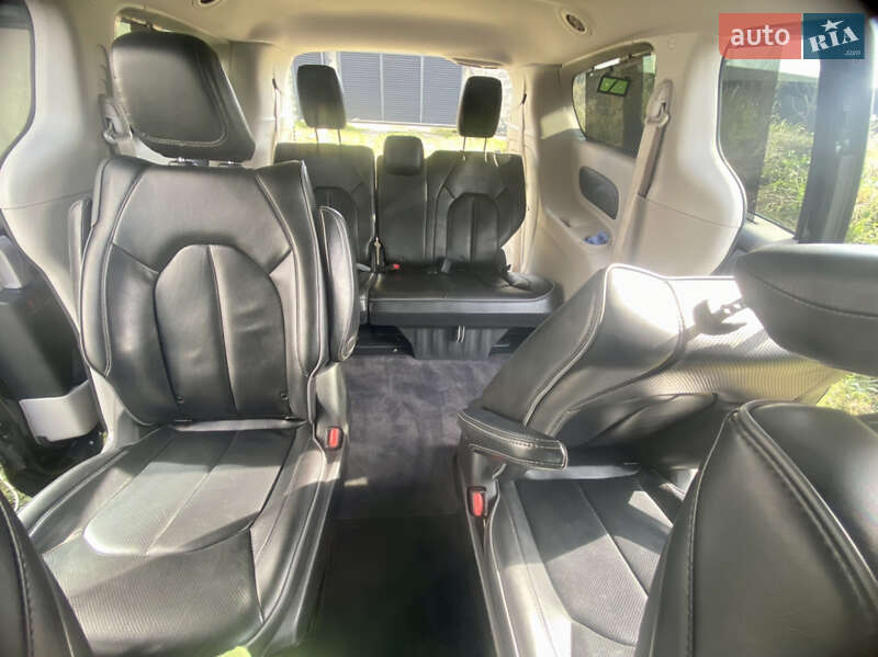 Минивэн Chrysler Pacifica 2020 в Ужгороде