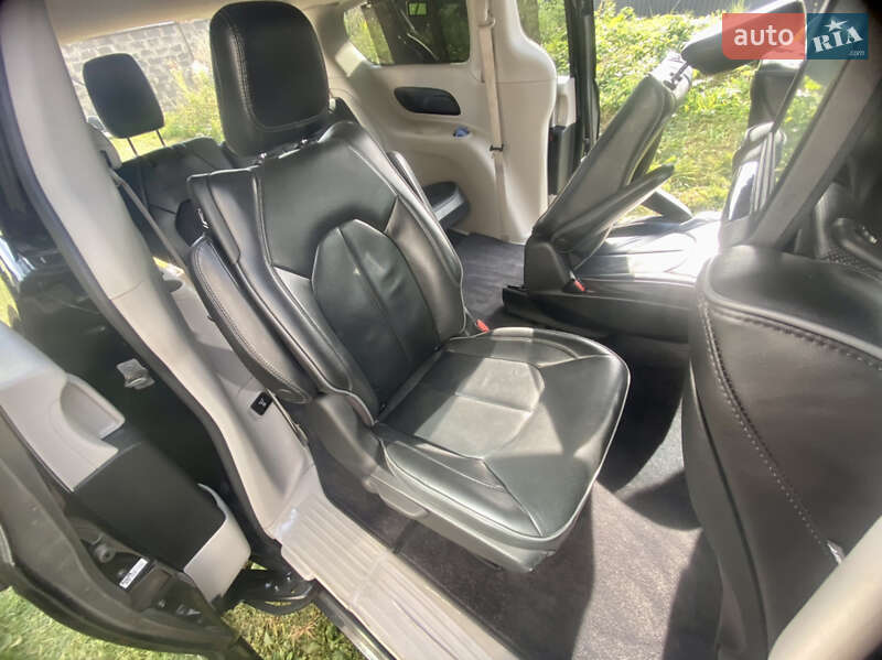 Минивэн Chrysler Pacifica 2020 в Ужгороде