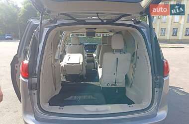Минивэн Chrysler Pacifica 2018 в 
