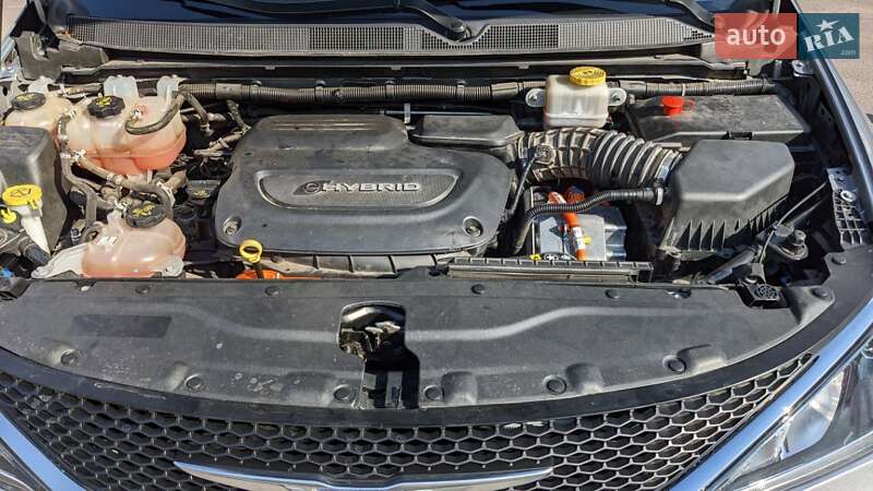Мінівен Chrysler Pacifica 2018 в Києві