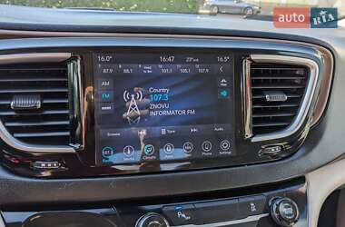 Минивэн Chrysler Pacifica 2018 в 
