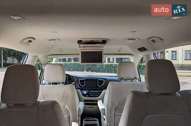 Минивэн Chrysler Pacifica 2018 в 