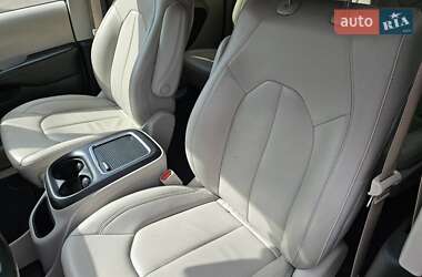 Мінівен Chrysler Pacifica 2021 в Києві