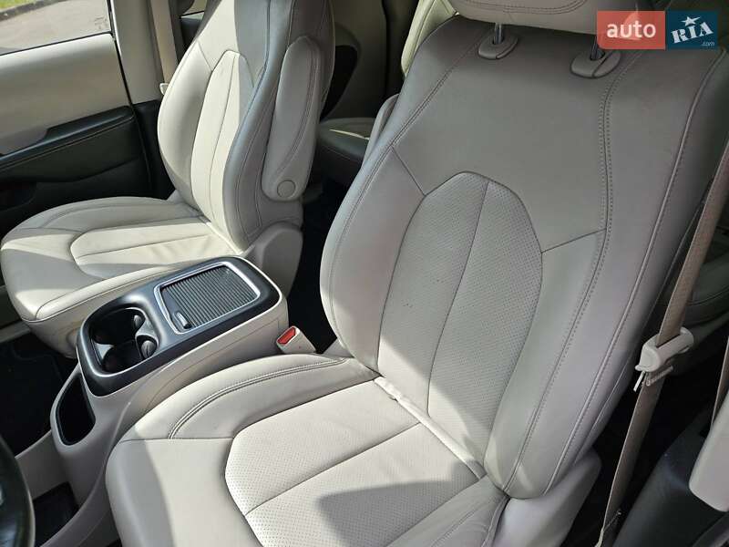 Мінівен Chrysler Pacifica 2021 в Києві