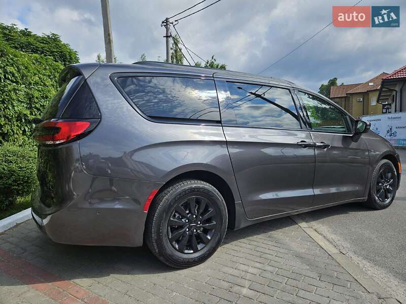 Мінівен Chrysler Pacifica 2021 в Києві