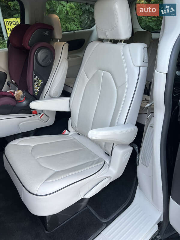 Мінівен Chrysler Pacifica 2021 в Вінниці