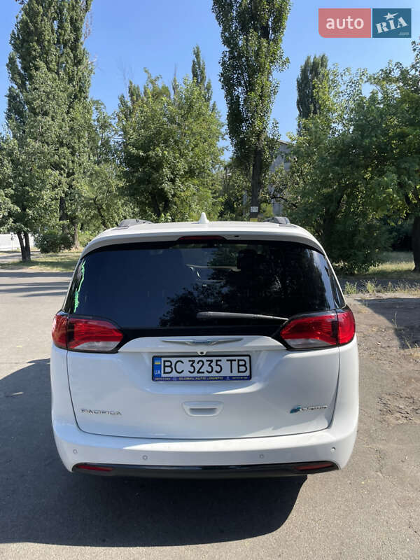 Минивэн Chrysler Pacifica 2018 в Киеве фото 4 Минивэн Chrysler Pacifica 2018 в Киеве