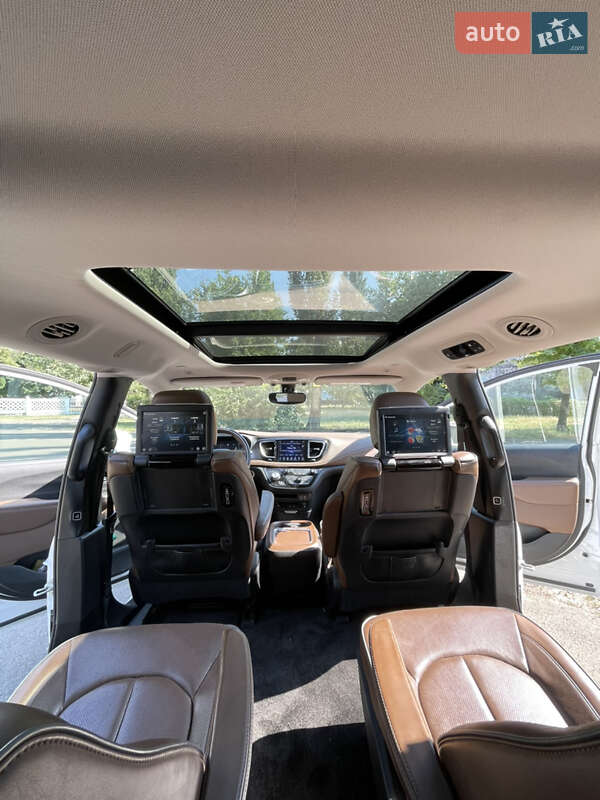 Минивэн Chrysler Pacifica 2018 в Киеве фото 2 Минивэн Chrysler Pacifica 2018 в Киеве