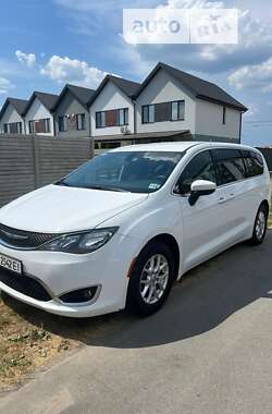 Минивэн Chrysler Pacifica 2017 в Киеве