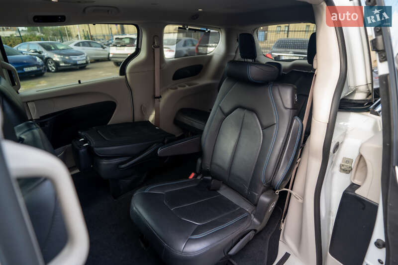 Минивэн Chrysler Pacifica 2021 в Киеве фото 26 Минивэн Chrysler Pacifica 2021 в Киеве