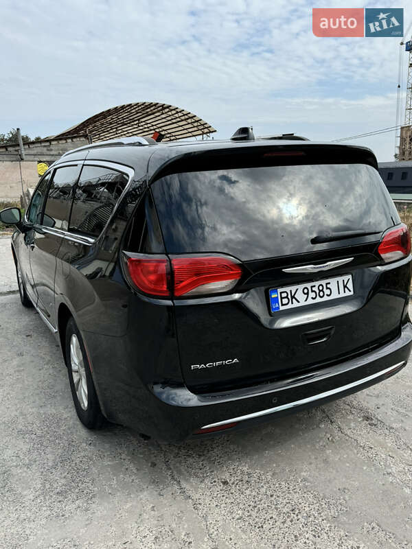 Минивэн Chrysler Pacifica 2019 в Ровно
