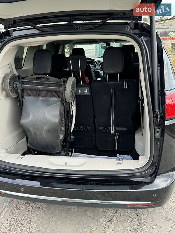 Минивэн Chrysler Pacifica 2019 в Ровно