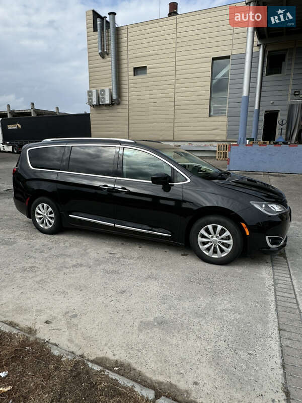 Минивэн Chrysler Pacifica 2019 в Ровно