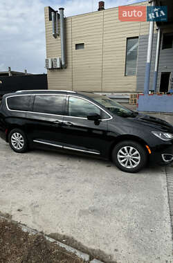 Минивэн Chrysler Pacifica 2019 в 