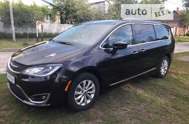 Мінівен Chrysler Pacifica 2016 в Охтирці