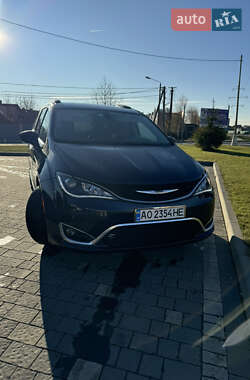 Позашляховик / Кросовер Chrysler Pacifica 2017 в Ужгороді