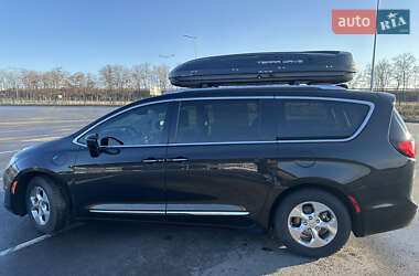 Минивэн Chrysler Pacifica 2017 в Днепре