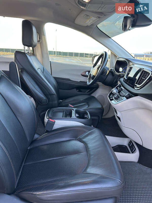Минивэн Chrysler Pacifica 2017 в Днепре