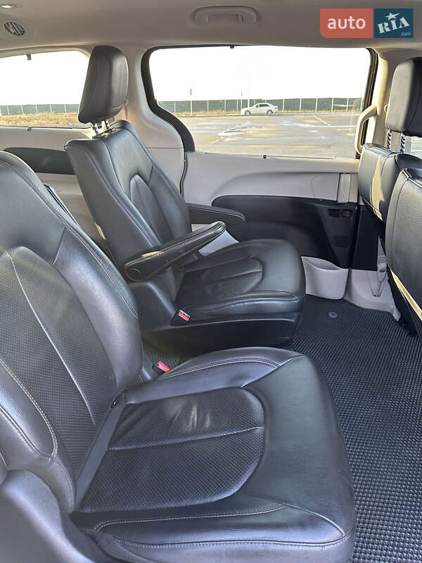 Минивэн Chrysler Pacifica 2017 в Днепре