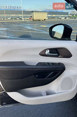 Минивэн Chrysler Pacifica 2017 в Днепре