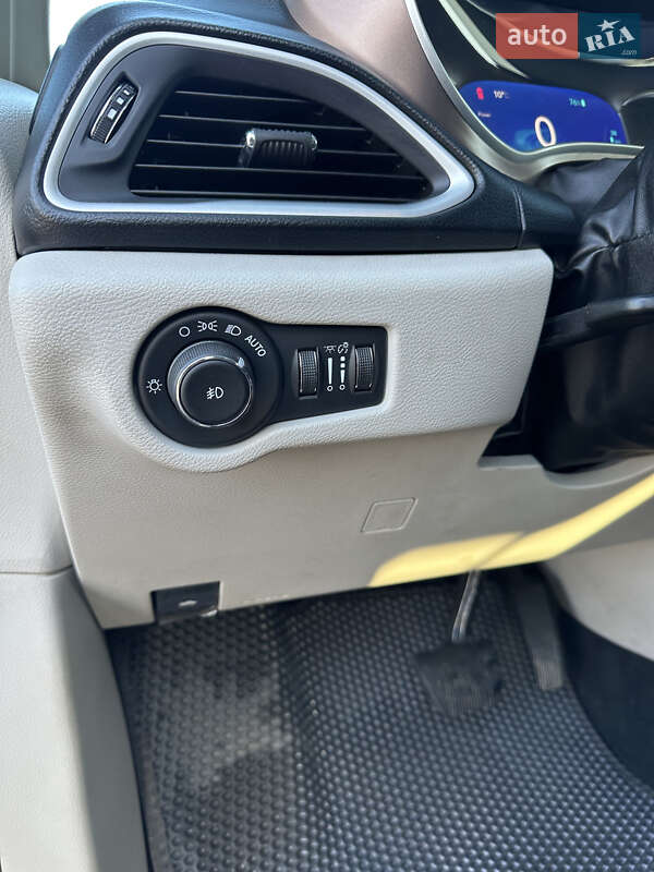 Минивэн Chrysler Pacifica 2017 в Днепре