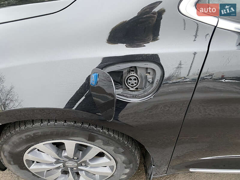 Минивэн Chrysler Pacifica 2020 в Ужгороде